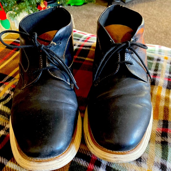 Black and white Size 12 Men’s Shoes - Picture 2 of 7